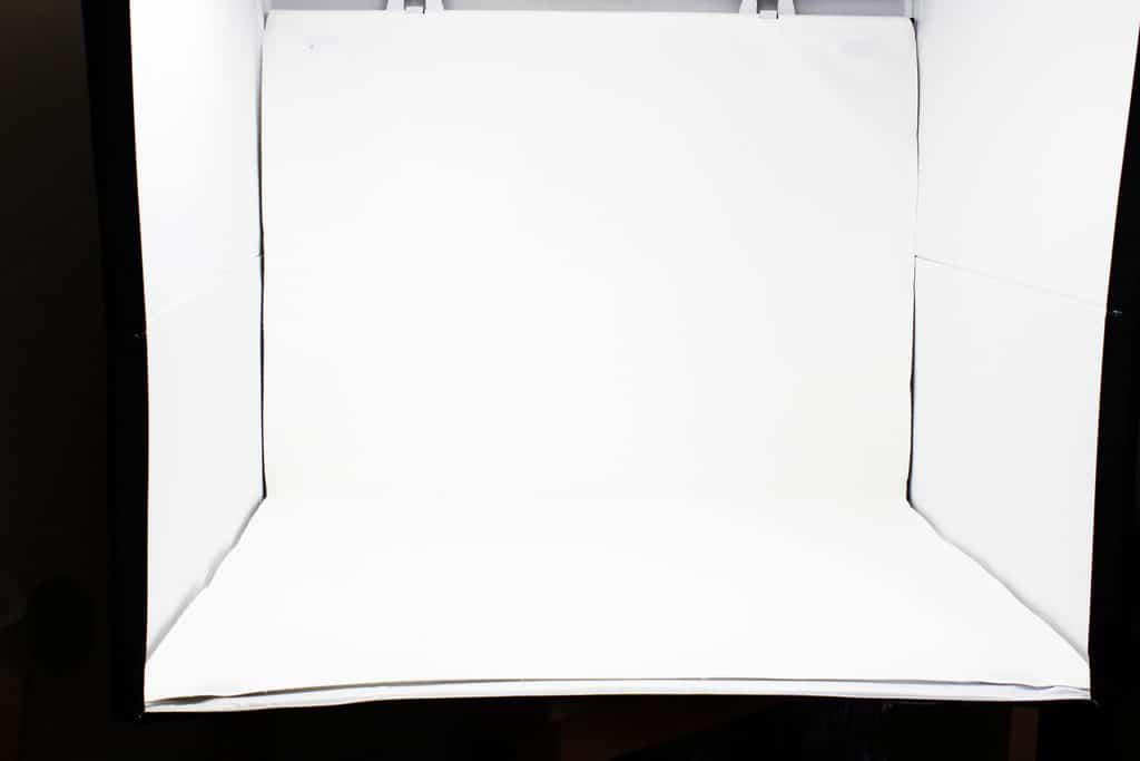 How to Take Photos in a LightBox? Interior white surfaces.