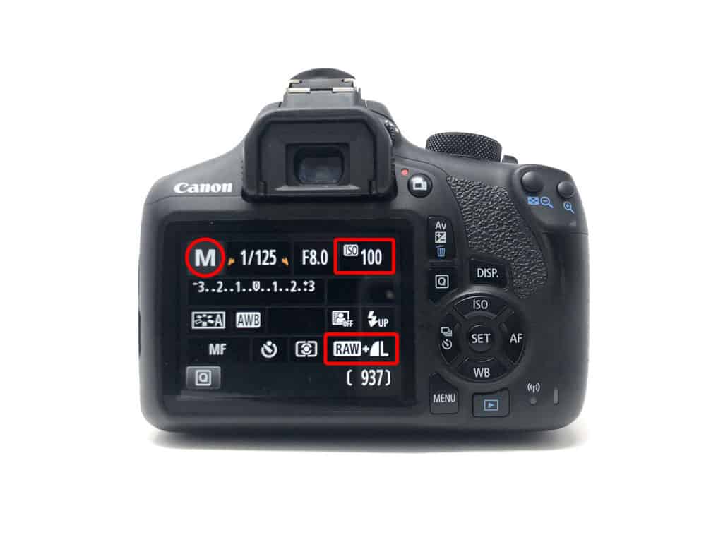 What is ETTR in Photography? Canon camera back with Manual mode and base ISO.