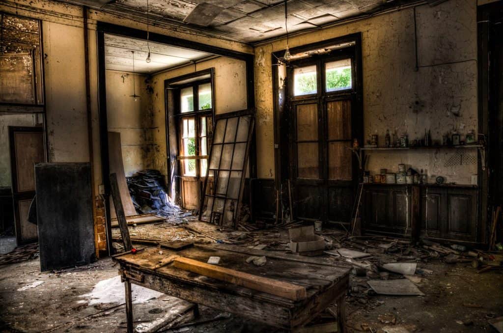 How to Take Stunning HDR Photos! Abandoned house interior.