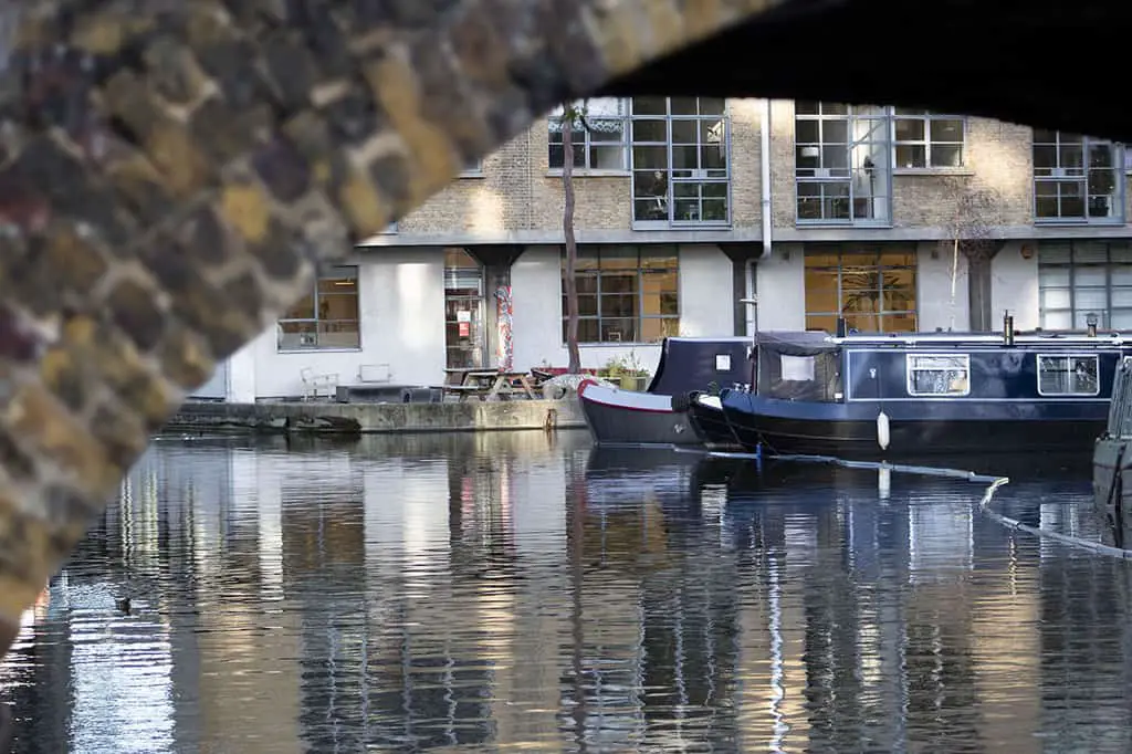 How to Blur Foreground With a DSLR! Brick canal bridge and boats.