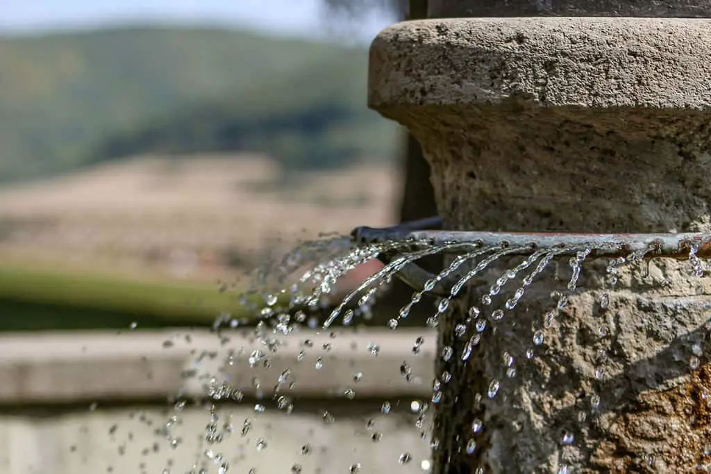 How to Successfully Freeze Action in Photography! Fountain captured at 1/500th of a second.