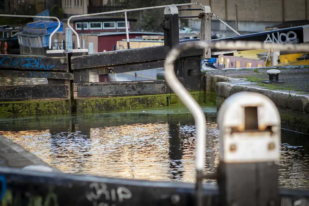 How to Blur Foreground With a DSLR! Canal Lock gates and barges.