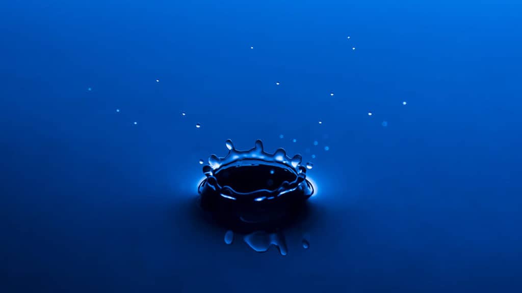 Water Drop Photos, Pro Results on a Budget. Deep blue water splash crown.